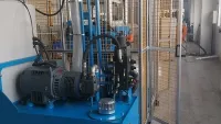 Prensa de crimpado para fuelles de lóbulo rodante y de una o varias ondas